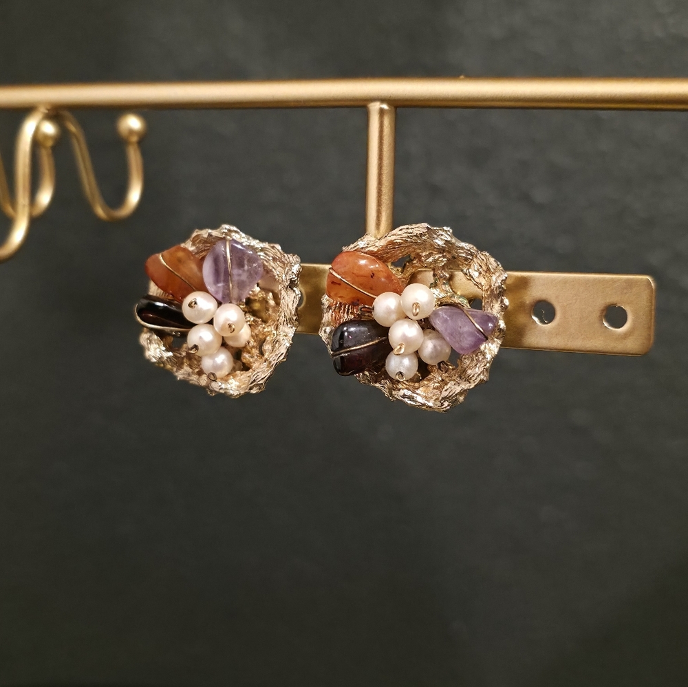 Vintage Swoboda Amethyst Carnelian Pearl Cluster Clip On Earrings Gold Tone Sign